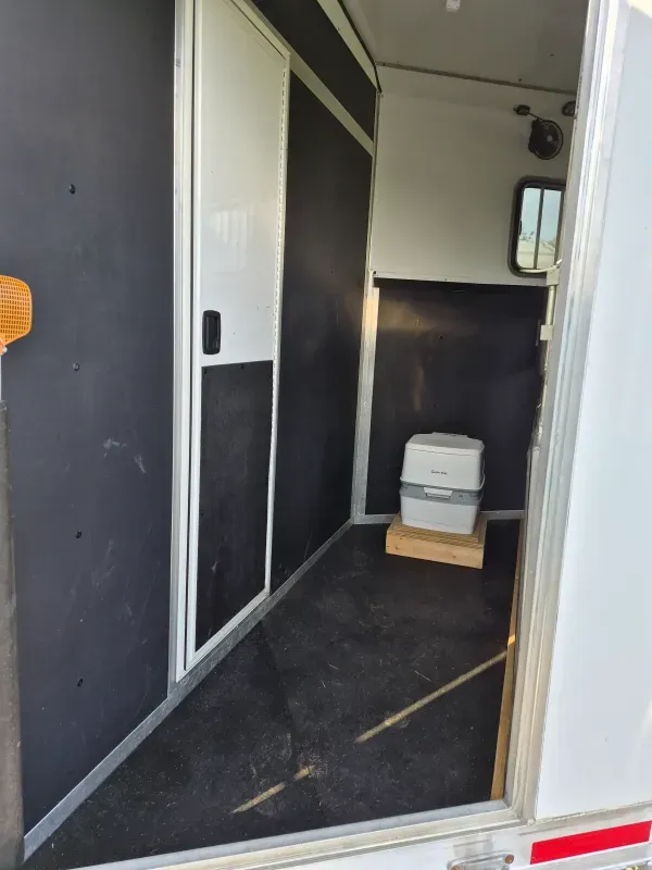 used Horse Trailers Shadow Trailers  for sale, in Crossville, TN Thumbnail 3