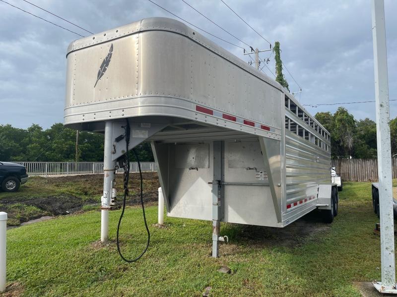 2013 Featherlite 8117 Horse Trailer 2013 Featherlite 8117 Horse Trailer
