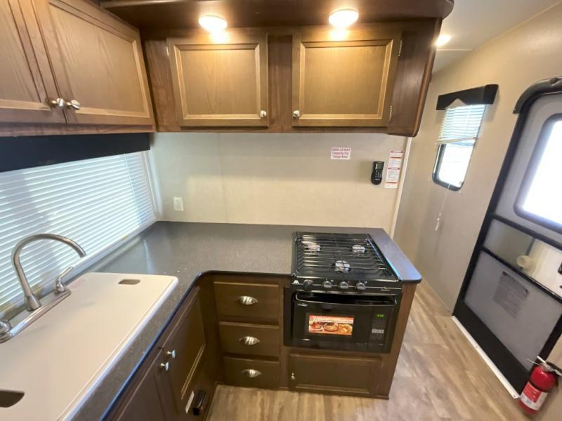 used Toy Haulers Dutchmen RV Rubicon for sale, in Slaton, TX Thumbnail 15