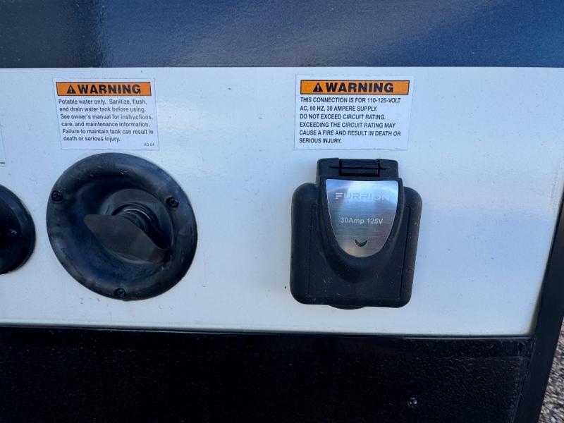 used Travel Trailers Winnebago Minnie for sale, in Slaton, TX Thumbnail 7