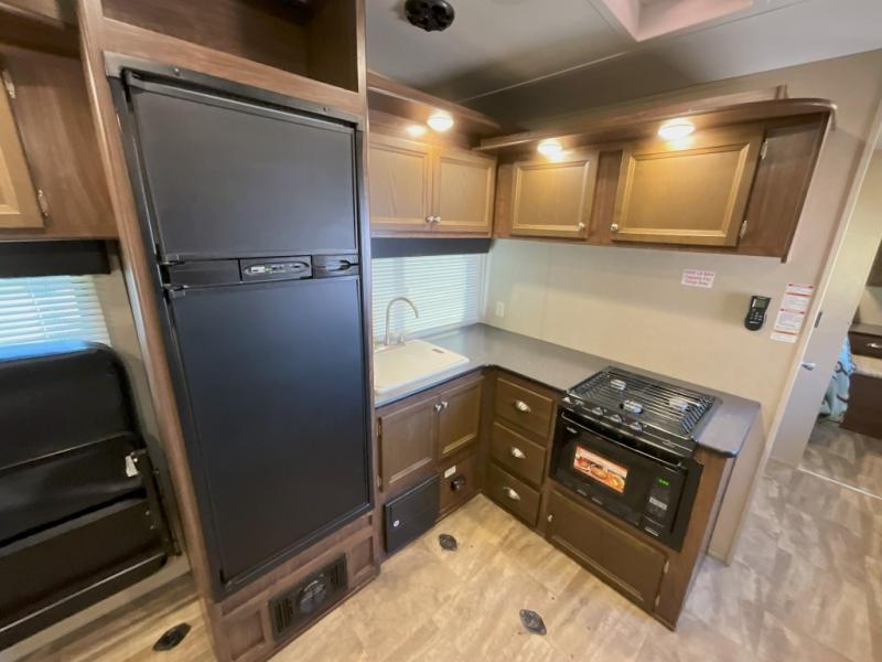 used Toy Haulers Dutchmen RV Rubicon for sale, in Slaton, TX Thumbnail 10