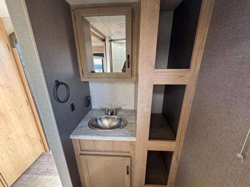 used Travel Trailers Winnebago Minnie for sale, in Slaton, TX Thumbnail 23