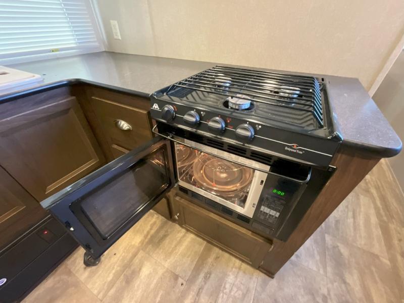 used Toy Haulers Dutchmen RV Rubicon for sale, in Slaton, TX Thumbnail 17