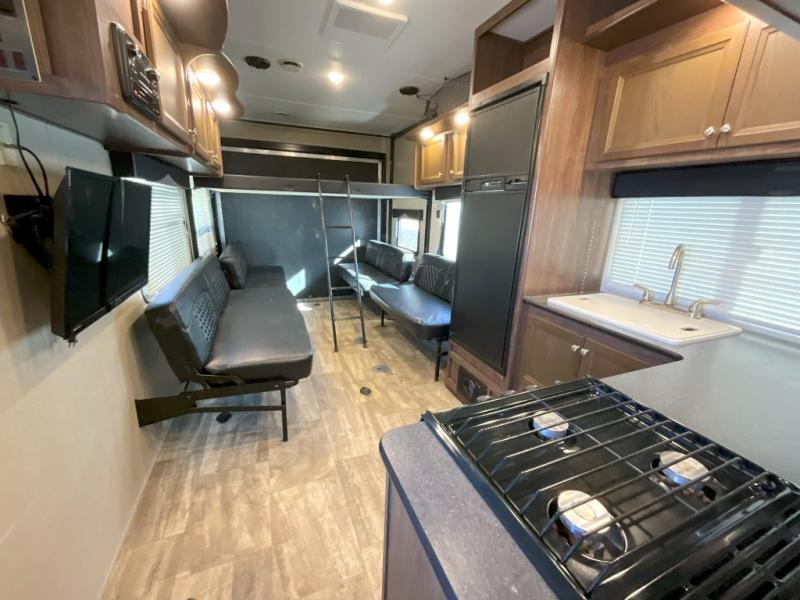 used Toy Haulers Dutchmen RV Rubicon for sale, in Slaton, TX Thumbnail 3