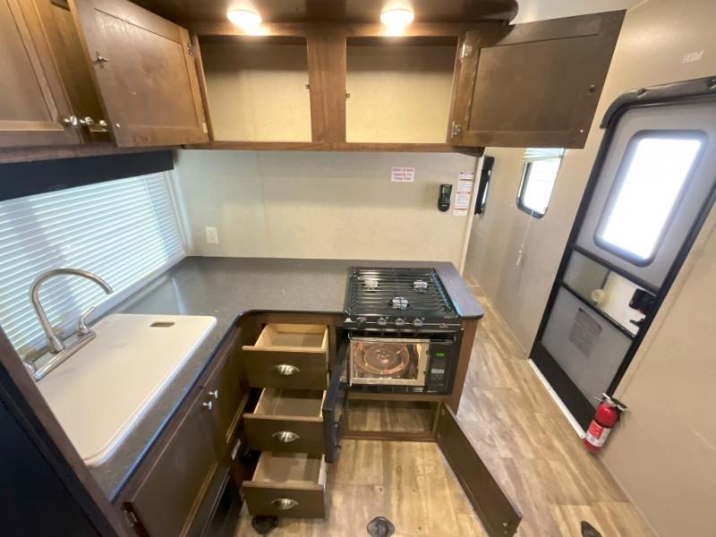 used Toy Haulers Dutchmen RV Rubicon for sale, in Slaton, TX Thumbnail 16