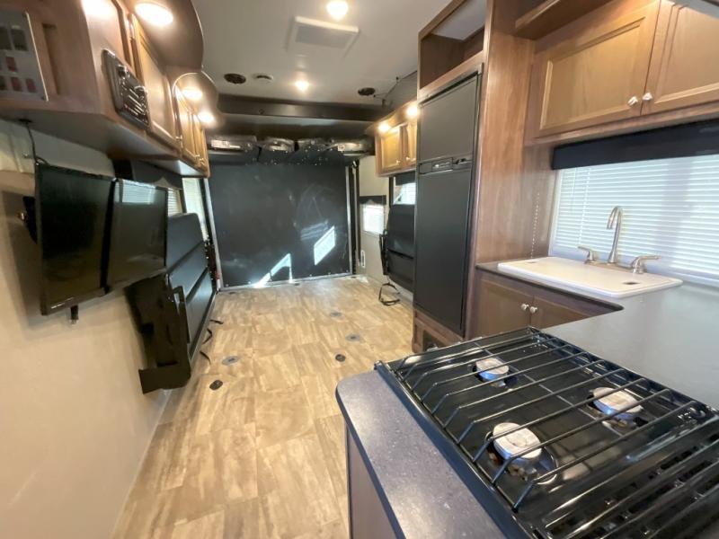 used Toy Haulers Dutchmen RV Rubicon for sale, in Slaton, TX Thumbnail 4