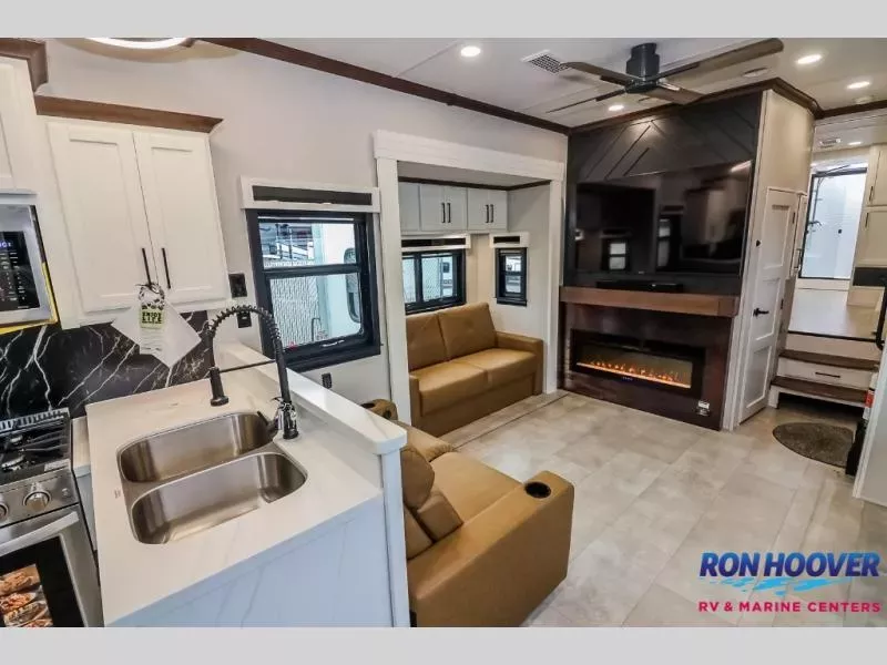 new Fifth Wheel Trailers Forest River RiverStone for sale, in Slaton, TX Thumbnail 9