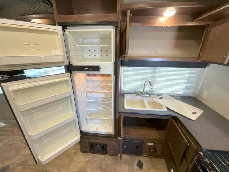 used Toy Haulers Dutchmen RV Rubicon for sale, in Slaton, TX Thumbnail 12