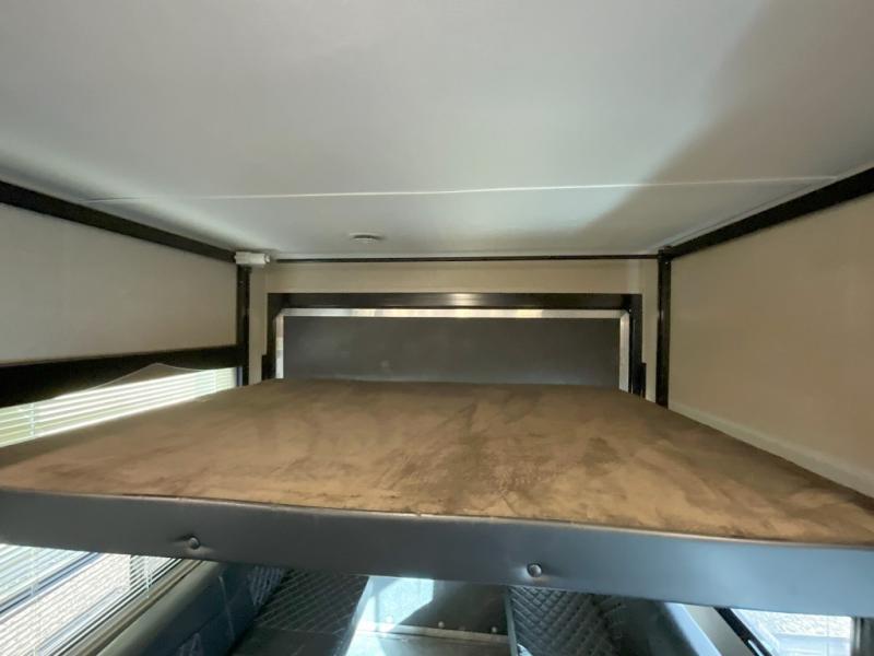 used Toy Haulers Dutchmen RV Rubicon for sale, in Slaton, TX Thumbnail 7