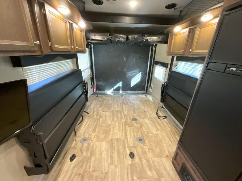 used Toy Haulers Dutchmen RV Rubicon for sale, in Slaton, TX Thumbnail 8
