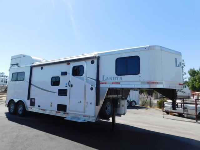 2018 Lakota AC829 Colt 2H 9' LQ Horse Trailer 2018 Lakota AC829 Colt 2H 9' LQ Horse Trailer
