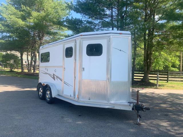 2002 Jamco 2 Horse With Dress 2002 Jamco 2 Horse With Dress