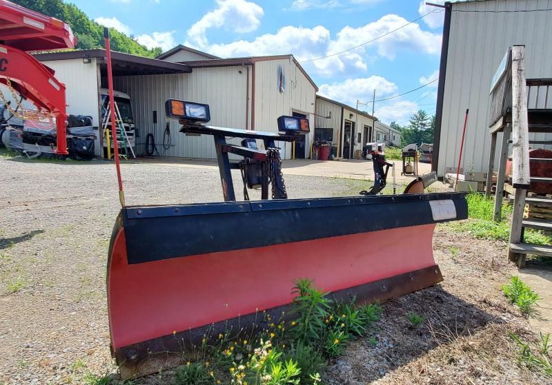 USED WESTERN 8' PRO POLY Snow Plow USED WESTERN 8' PRO POLY Snow Plow