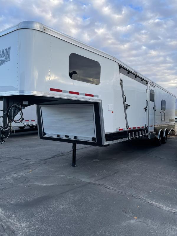 2021 Logan Coach 31' Multi-Sport Trailer 2021 Logan Coach 31' Multi-Sport Trailer