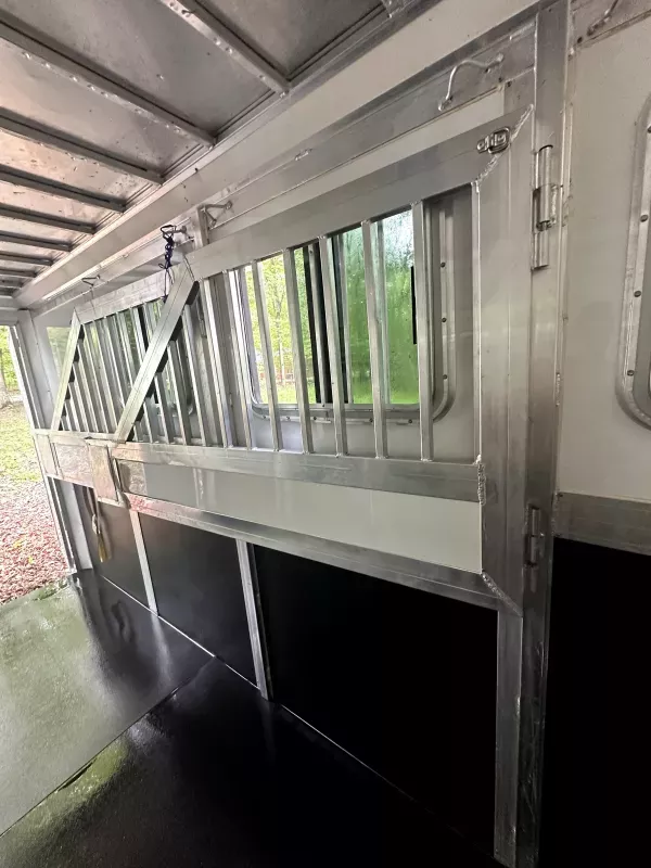 used Horse Trailers River Valley  for sale, in Westerville, OH Thumbnail 5