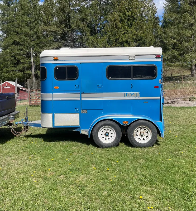 1992 Logan Coach Malibu Horse Trailer