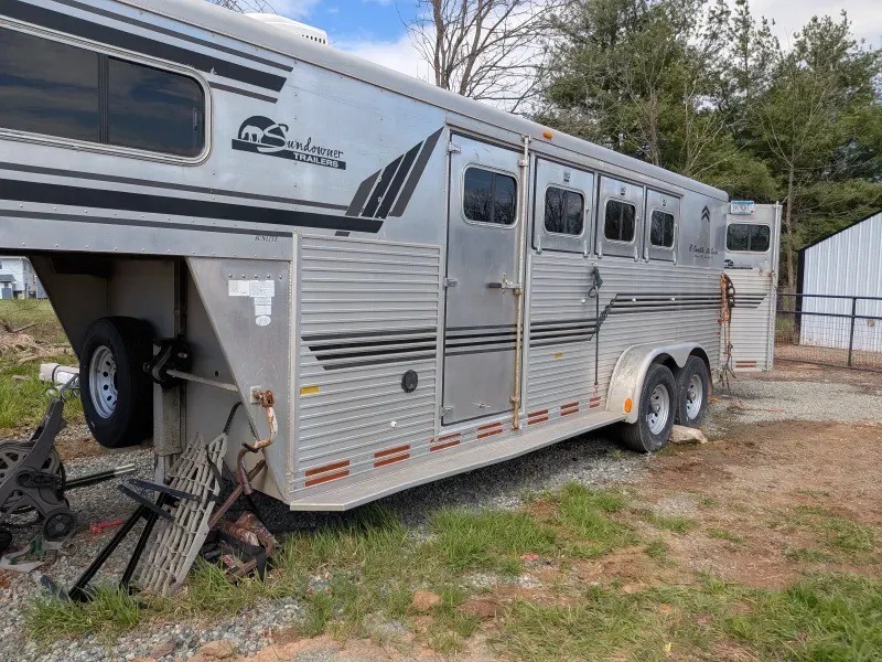 Ready to go, well maintained 1995 Sundowner Trailers 4 Horse Slant load