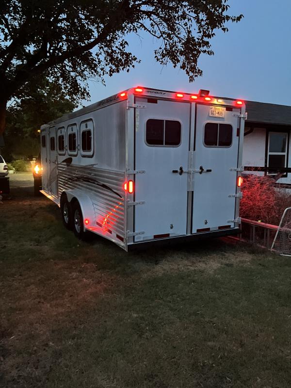 used Horse Trailers Featherlite  for sale, in Ennis, TX Thumbnail 10