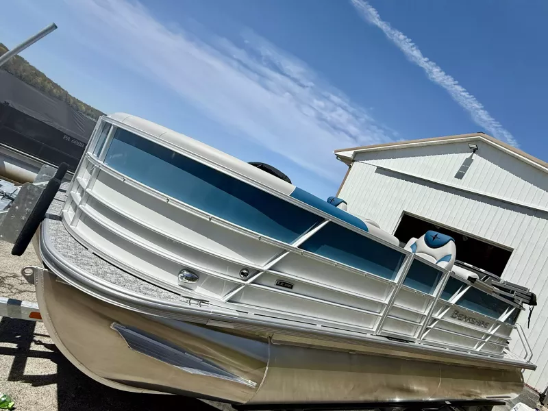 2025 Berkshire 22RFX LE, Honda 150hp, Trailer Included Tritoon PNmmQawzv2zu