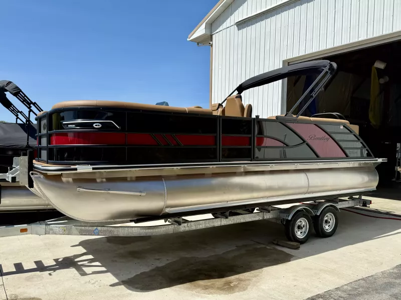 2025 Bentley Pontoons Elite 223 Admiral Tritoon 22ft with Suzuki 200hp Tritoon WTebWS493hyn