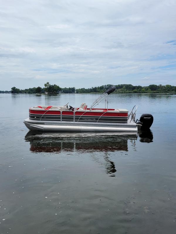 2022 Trifecta Pontoon 24C LE 2.75 Pontoon Boat 2022 Trifecta Pontoon 24C LE 2.75 Pontoon Boat
