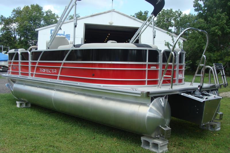 2023 Trifecta Pontoon 22 RFLE 2.75 Pontoon Boat w/150 Merc Socks