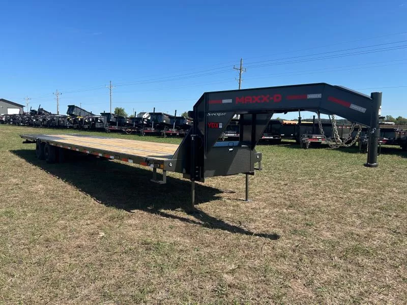 2026 MAXX-D 102x40 Tandem 25.9K GN Hydrotail w/ Hydraulic Jacks & EOH Brakes