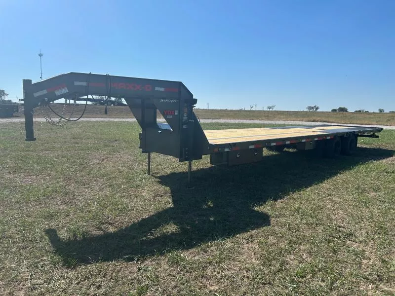 2026 MAXX-D 102x34 Tandem 25.9K GN Hydrotail w/ Hydraulic Jacks