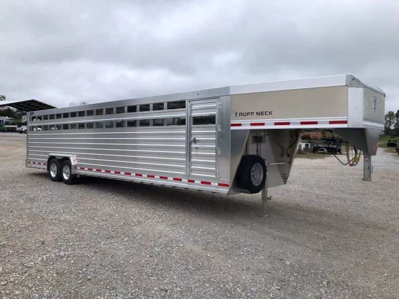 2026 EBY LIVESTOCK 8X32 TANDEM 25K WITH ELEC/HYD BRAKES / ROLLING GATE & TIE RAIL