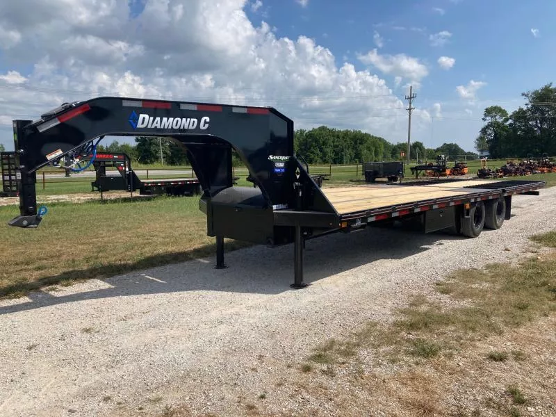 2026 Diamond C 102X30 TANDEM 25K GN HYDROTAIL W/ HYDROJACKS, STEEL RUNNERS & SOLAR CHARGER