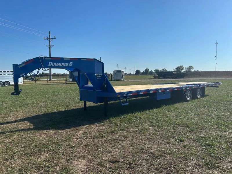 2026 Diamond C 102x32 Tandem 25K GN Hydrotail w/ Hydro Jacks ,Aluminum Outer Wheels & Solar Charger