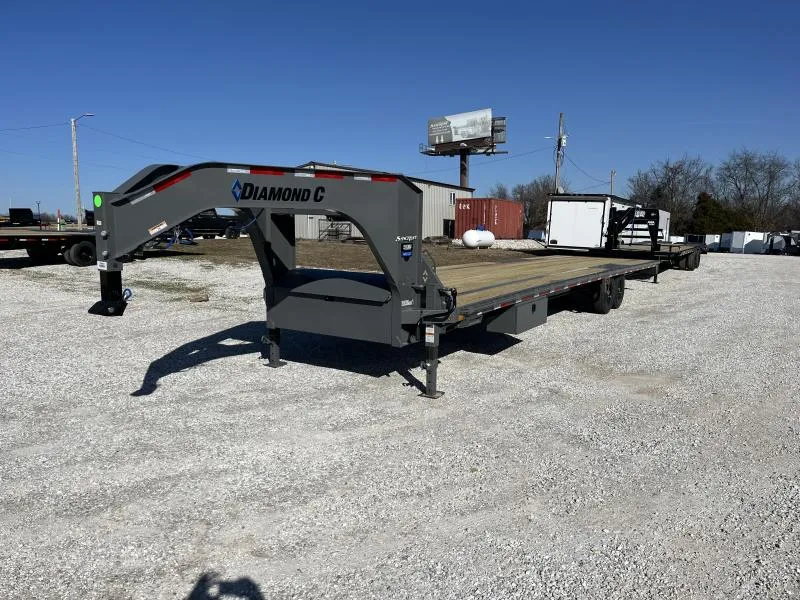 2026 102x35 15.5K Diamond C FMAX207 w/ Ratchet Rail/ 14ply Tires/ Side Box