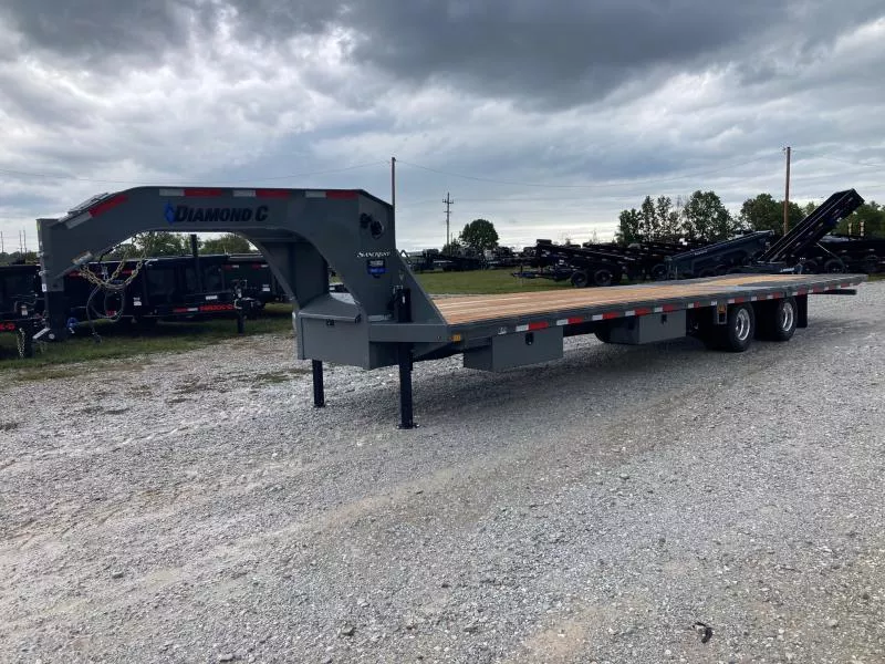 2026 Diamond C 102X35 TANDEM 25.9K GN HYDROTAIL W/ BLACKWOOD RUNNERS, HYDROJACKS, DISC BRAKES & WIRELESS REMOTE