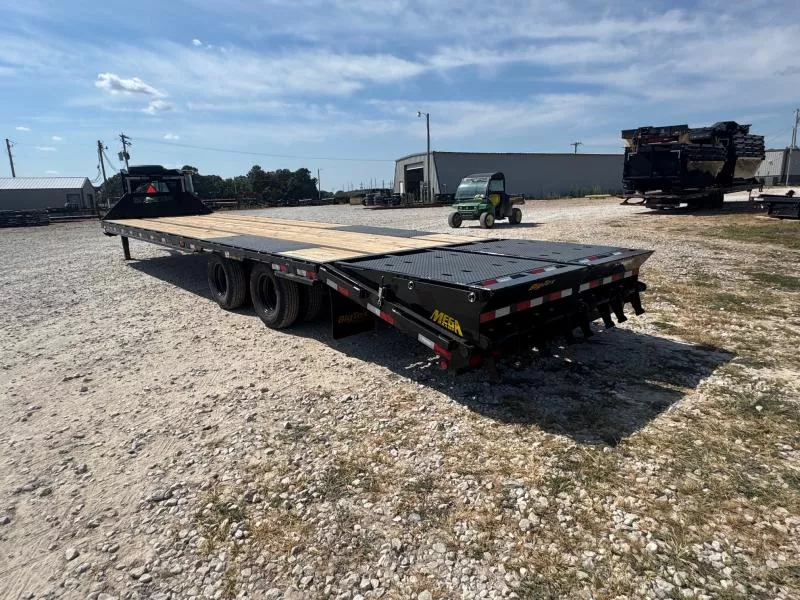 2026 Big Tex102x33 Tandem 23.9K GN Flatbed w/ Mega Ramps & 2-Speed Jacks