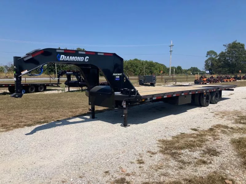 2026 Diamond C 102X32 TANDEM 25K GN HYDROTAIL W/ BLACKWOOD RUNNERS & 14 PLY TIRES