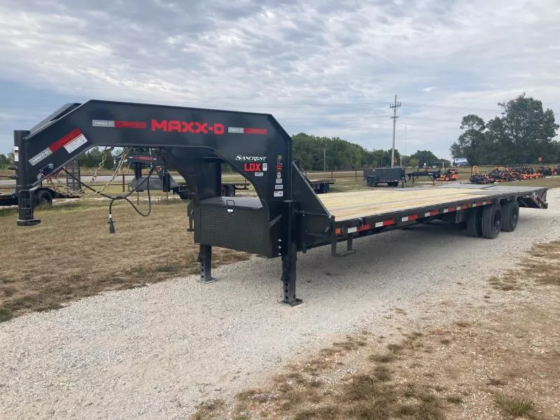 2026 MAXX-D 102X32 TANDEM 25.9K GN W/ MAX RAMPS, 2-SPEED JACKS & DISC BRAKES