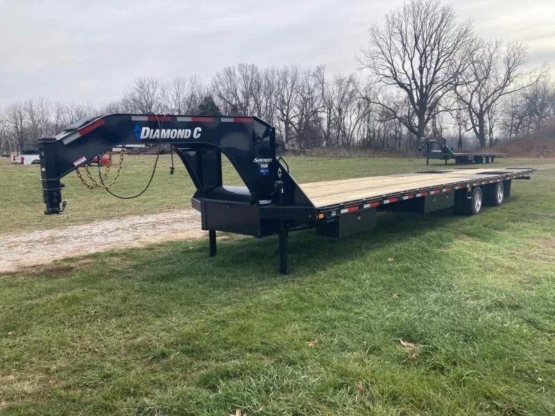 2026 Diamond C 102X40 TANDEM 40K GN HYDROTAIL W/ BLACKWOOD RUNNERS, HYDROJACKS & 72" SPREAD