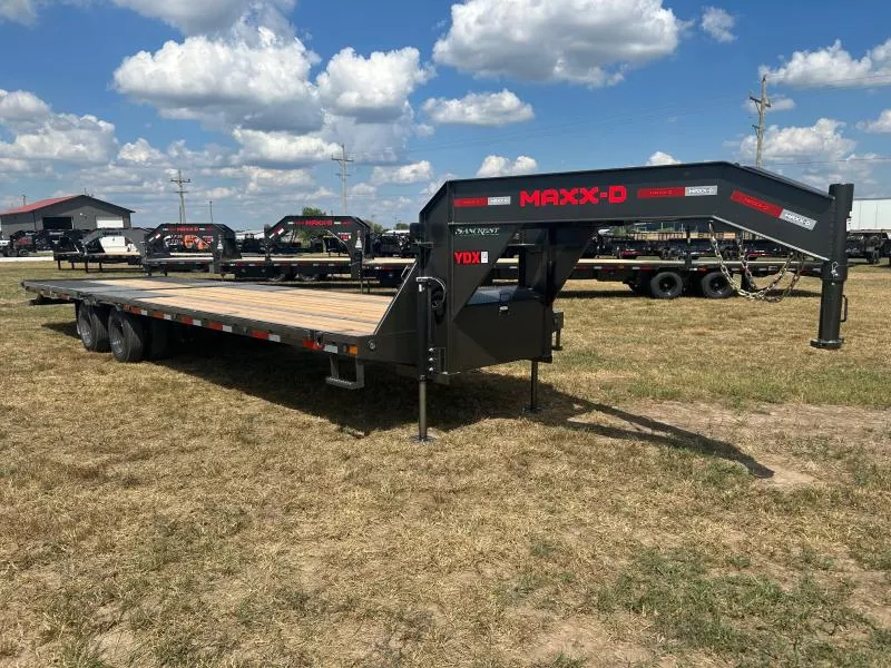 2026 MAXX-D 102x32 Tandem 25.9K GN Hydrotail w/ Hydraulic Jacks & EOH Brakes