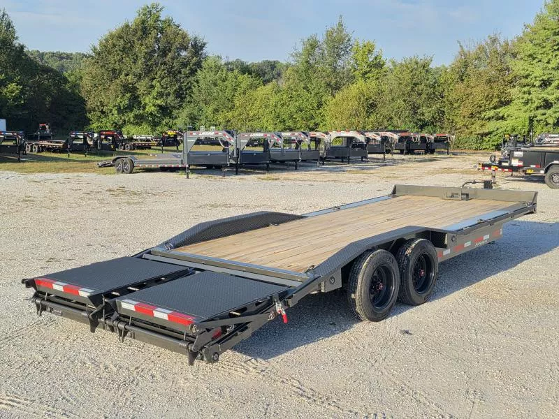 2026 MAXX-D 102X22 TANDEM 17.5K EQUIPMENT W/ 4' DOVETAIL, MINI MAX RAMPS & DRIVE OVER FENDERS
