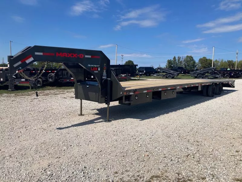 2026 MAXX-D 102X40 TANDEM 25.9K GN W/ MAX RAMPS, HYDROJACKS & DISC BRAKES
