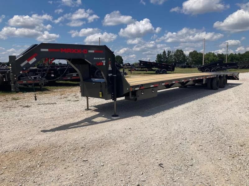 2026 MAXX-D 102X40 TANDEM 40K GN FLATBED W/ MAX RAMPS, HYDROJACKS, RATCHET RAIL & DISC BRAKES