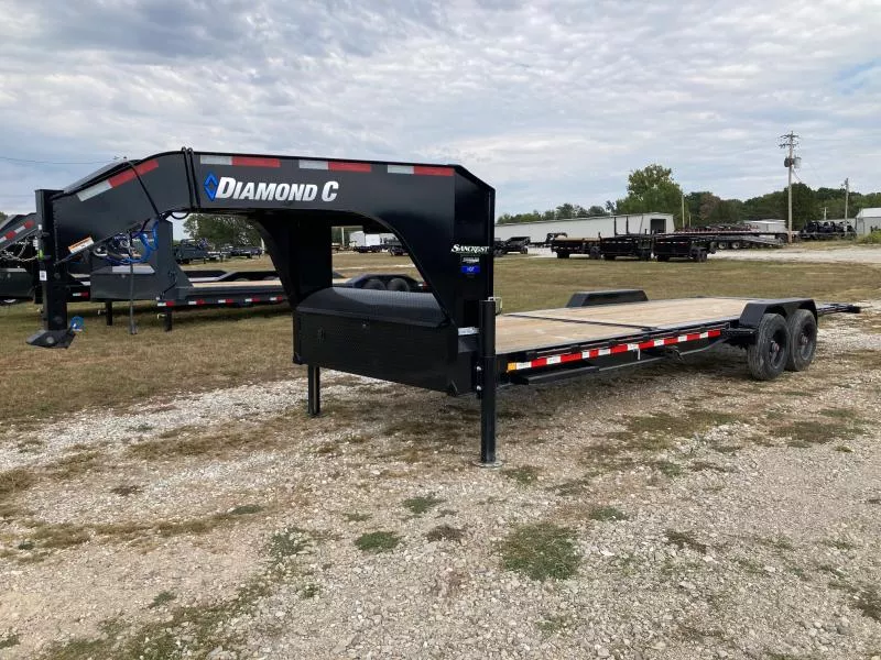 2026 Diamond C 82X26 TANDEM 20K GN TILT W/ 8' STATIONARY DECK, 18' TILT DECK & HYDROJACKS