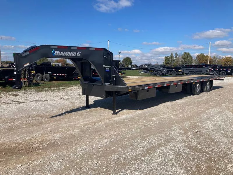 2026 Diamond C 102X35 TANDEM 25.9K GN HYDROTAIL W/ HYDROJACKS, SOLAR CHARGER, 14 PLYS & WIRELESS REMOTE