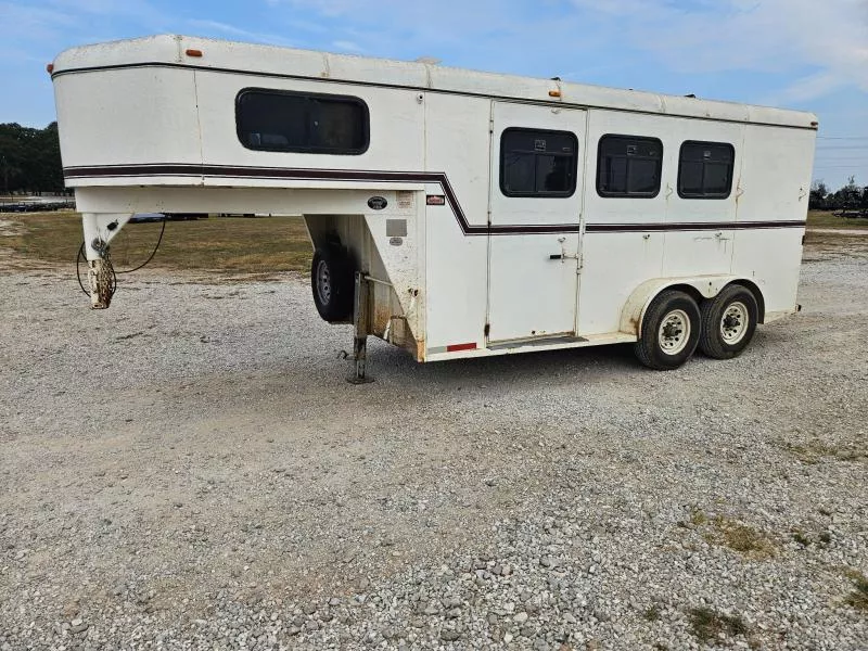 1996 TITAN 16' GOOSENECK 3 HORSE SLANT W/7K AXLES & LIVING AREA