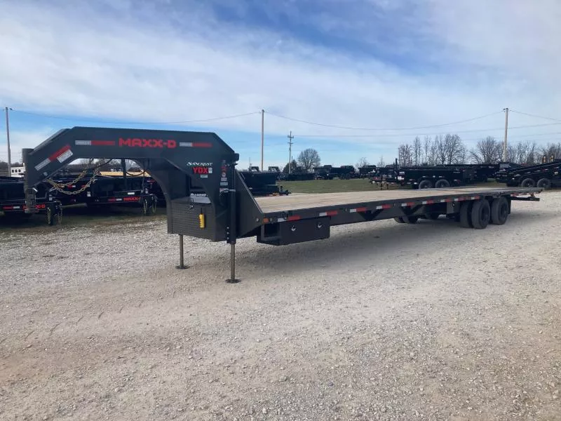 2026 MAXX-D 102X40 TANDEM 25.9K GN HYDROTAIL W/ HYDROJACKS, BLACKWOOD RUNNERS, DISC BRAKES & WIRELESS REMOTE