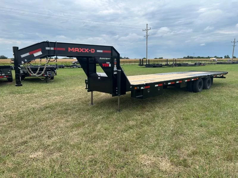 2026 MAXX-D 102x32 Tandem 25.9K GN Hydrotail w/ Hydraulic Jacks & EOH Brakes