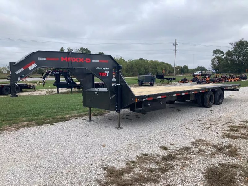 2026 MAXX-D 102X32 TANDEM 25.9K GN HYDROTAIL W/ BLACKWOOD RUNNERS, HYDROJACKS, DISC BRAKES & WIRELESS REMOTE
