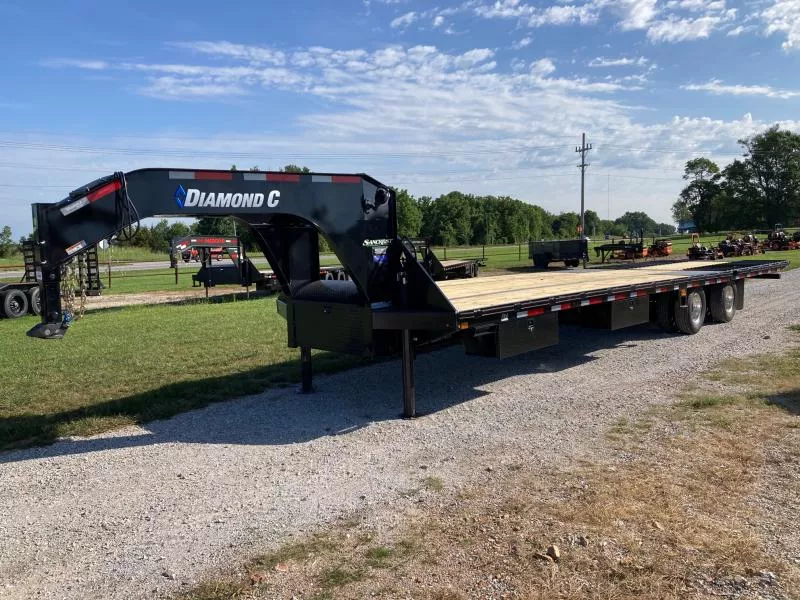 2026 Diamond C 102X35 TANDEM 25.9K GN HYDROTAIL W/ STEEL RUNNERS, HYDROJACKS, SOLAR CHARGER, LOAD LIGHTS & 60" SPREAD AXLES