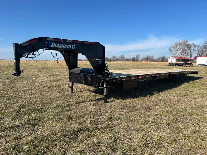 2026 Diamond C 102x40 Tandem 18K GN Straight Deck w/ Slide In Ramps & Ratchet Rail