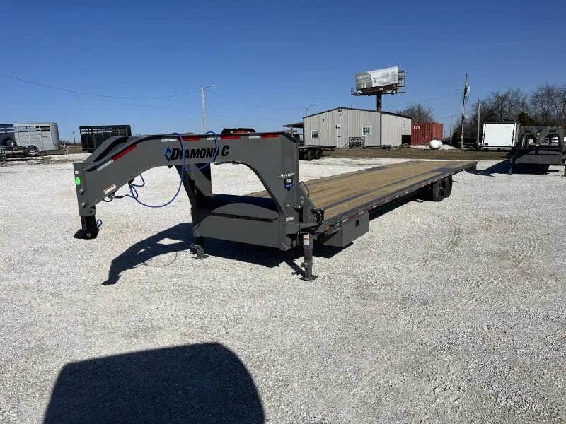 2026 102x40 18K Diamond C FMAX208 w/ 17.5 wheels and Tires/ Ratchet Rail/ Side Box